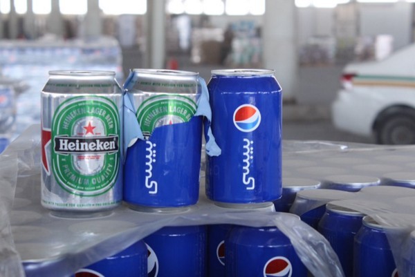 Bắt giữ 48.000 lon bia Heineken 'khoác áo' Pepsi để nhập lậu Đề can của Pepsi được dán ngoài vỏ lon bia nhằm đánh lừa cơ quan chức năng