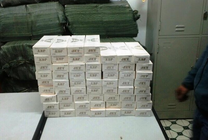 Bắt quả tang gần 5.000 bao thuốc lá nghi nhập lậu Số thuốc lá lậu bị bắt quả tang nghi nhập lậu. Ảnh CA cung cấp