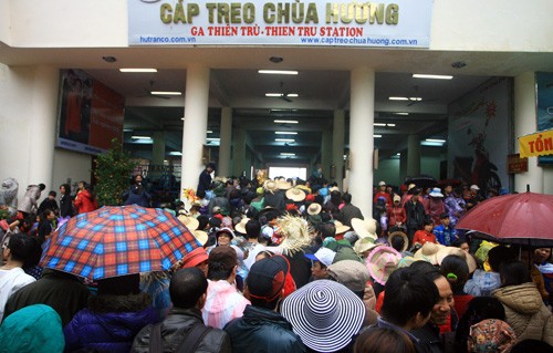 Vé cáp treo Chùa Hương tăng lên 140.000 đ/người Ảnh minh họa