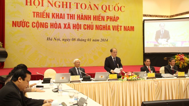 Khẩn trương thực hiện 'tất cả các quy định của Hiến pháp' Chủ tịch Quốc hội Nguyễn Sinh Hùng phát biểu chỉ đạo tại hội nghị. Ảnh: C.K