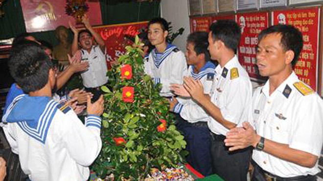 Đón xuân sớm trên đảo Thuyền Chài Đón xuân sớm trên đảo Thuyền Chài