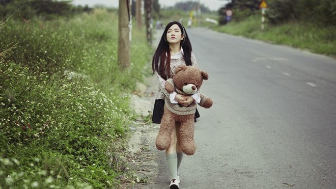 Sốt với bộ ảnh cô gái xinh đẹp FA ôm... gấu đi chơi Sốt với bộ ảnh cô gái xinh đẹp FA ôm... gấu đi chơi