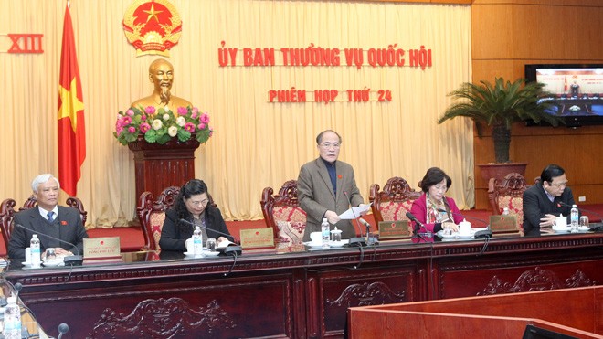 Chủ tịch Quốc hội: Còn trái tuyến còn tiêu cực Chủ tịch Quốc hội Nguyễn Sinh Hùng phát biểu tại phiên họp. Ảnh: Phan Sáng