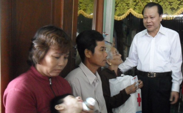 Phó Thủ tướng Vũ Văn Ninh tặng quà Tết cho người nghèo Phó Thủ tướng Vũ Văn Ninh tặng quà Tết cho người nghèo