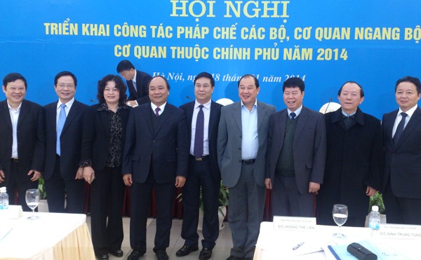 Không để Luật chờ Nghị định, Nghị định chờ Thông tư Phó Thủ tướng Nguyễn Xuân Phúc và các đại biểu tham dự hội nghị. Ảnh: Tuấn Nguyễn
