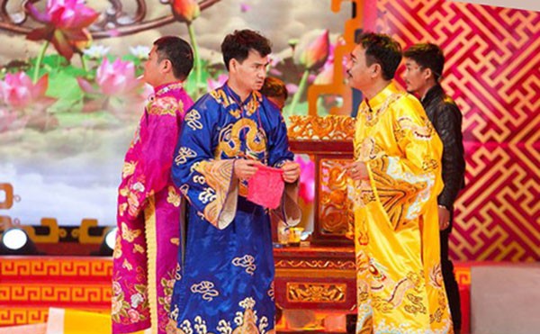 Táo Quân 2014: Ngọc Hoàng giả, Táo y tế đu dây Táo Quân 2014: Ngọc Hoàng giả, Táo y tế đu dây