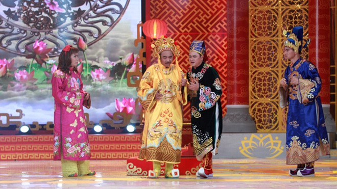 Tự Long tâm sự về Táo Quân 2014 Nghệ sĩ ưu tú Tự Long (thứ 3 từ trái sang) trong vai diễn Táo Giao thông