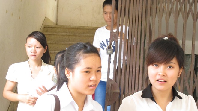 Tự chủ tuyển sinh: Cần tìm hiểu kỹ trước khi chọn trường Thí sinh thi vào ĐH Công đoàn năm 2013. Ảnh : Hồ Thu
