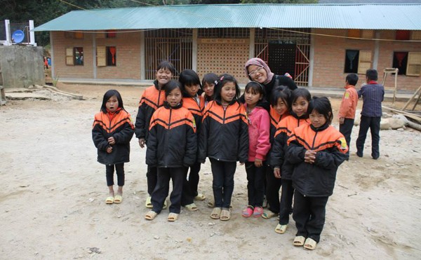 Nhóm kiến trúc sư trẻ bỏ phố lên rừng Trưởng nhóm Lê Thu Huyền cùng những em học sinh La Hủ