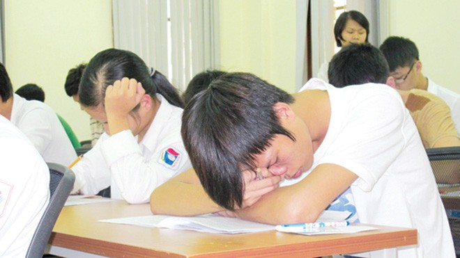 Tiến tới một kỳ thi, một bài thi quốc gia Hướng tới những kỳ thi bớt căng thẳng. Ảnh: Hồ Thu