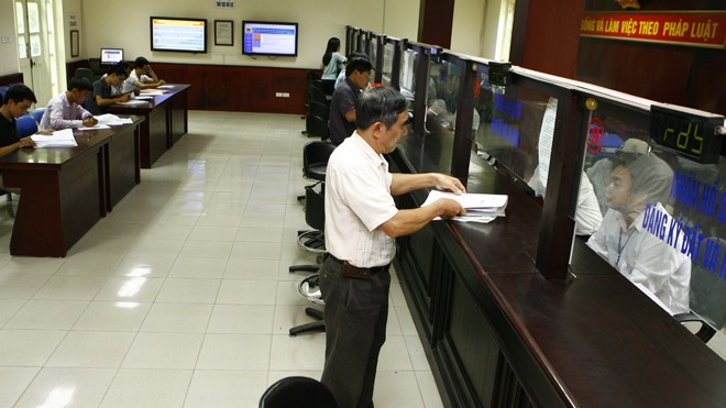“40% công chức không làm được việc“ Song hành với việc tinh giản, vẫn phải nâng cao chất lượng đội ngũ công chức, viên chức. Ảnh: Hồng Vĩnh