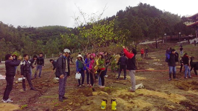 Trồng 103 cây mai vàng bên mộ Đại tướng Tuổi trẻ Huyện Đoàn Quảng Trạch (Quảng Bình) trồng cây mai vàng bên khu mộ Đại tướng
