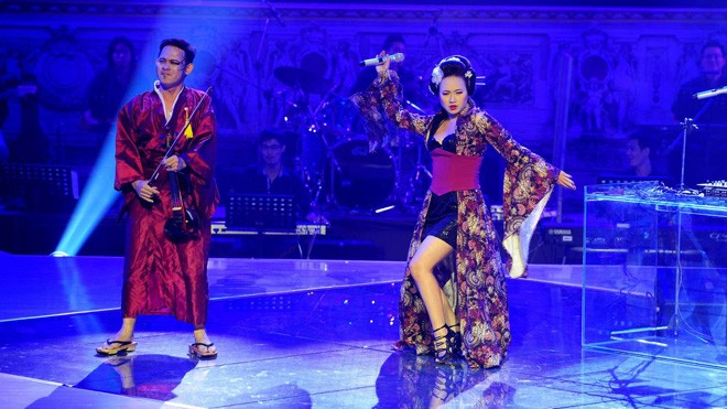 Giới chuyên môn khắt khe với Chinh phục Đỉnh cao Một tiết mục của Khánh Linh tại Chinh phục Đỉnh cao. Cô từng học ĐH về opera tại Học viện Âm nhạc Quốc gia và đang dẫn đầu về tổng điểm tại chương trình. Ảnh: Lý Võ Phú Hưng