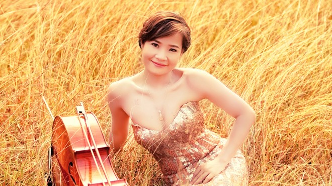 Hoài Xuân - xin tiền làm đĩa cello Hoài Xuân nổi lên như nghệ sĩ cello duy nhất chơi nhạc nhẹ hiện nay. Ảnh: Revolver