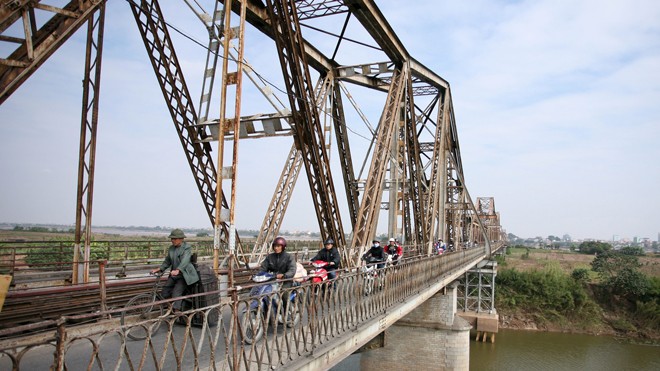 Không thể áp đặt một tư duy kinh tế thô thiển Cầu Long Biên-chứng tích lịch sử hơn một thế kỷ qua. Ảnh: như ý