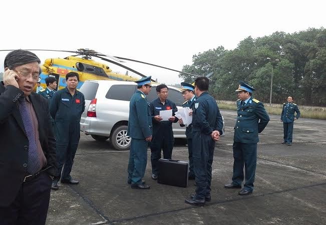 Điều 2 máy bay chở bác sỹ từ Hà Nội lên Lai Châu Ảnh: Lê Thanh Hảo