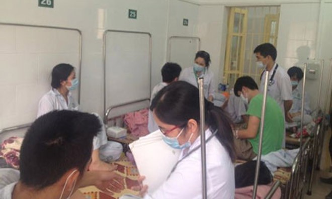 Hà Nội lý giải việc chưa công bố dịch sởi Bệnh nhân sởi điều trị tại khoa Truyền nhiễm (BV Bạch Mai). Ảnh: Dân Trí.