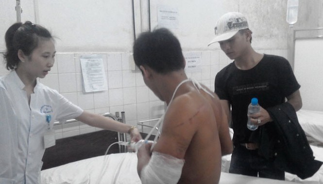 Súng hết đạn, trùm giang hồ bị đối phương đâm chết tại trận Một trong số đàn em của Hải “mán” bị thương phải phẫu thuật tại bệnh viện