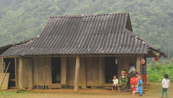 Xót lòng chuyện dạy và học ở rừng Pù Luông Ngôi trường mầm non thôn Son xiêu vẹo ọp ẹp. ảnh: Phạm Nhài
