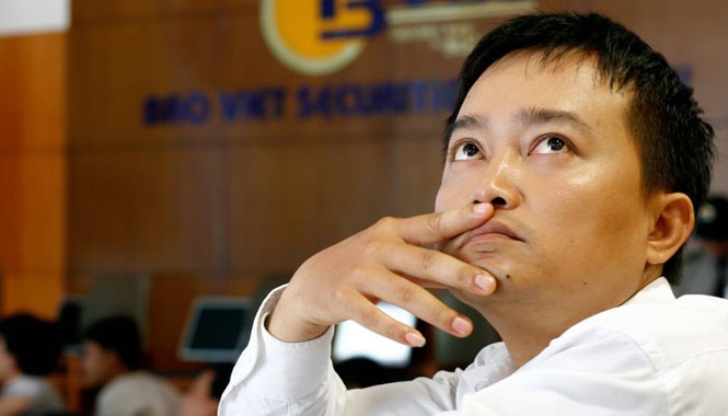 Chứng khoán rơi tự do, nhà đầu tư gặp ác mộng Dù thị trường bán tháo, nhiều nhà đầu tư vẫn nghĩ tới cơ hội bắt đáy. Ảnh: Như Ý
