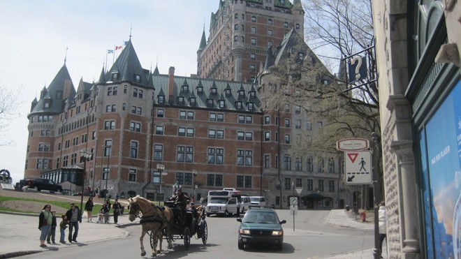 Thành phố cổ ở Canada Đi xe ngựa tham quan thành phố Quebec. Ảnh: Hà Anh