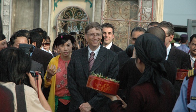 Bill Gates không có “cửa” vào Việt Nam Theo quy định mới, Bill Gates cũng không được làm việc tại Việt Nam. Ảnh: Hồng Vĩnh