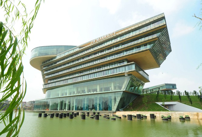 Du lịch mùa chiến dịch
Khách sạn Marriott Hà Nội, địa điểm họp báo Hoa hậu Việt Nam 2014 là “Khách sạn thiết kế và xây dựng đẹp nhất châu Á - Thái Bình Dương” (giải thưởng Bất động sản Quốc tế trao tặng).