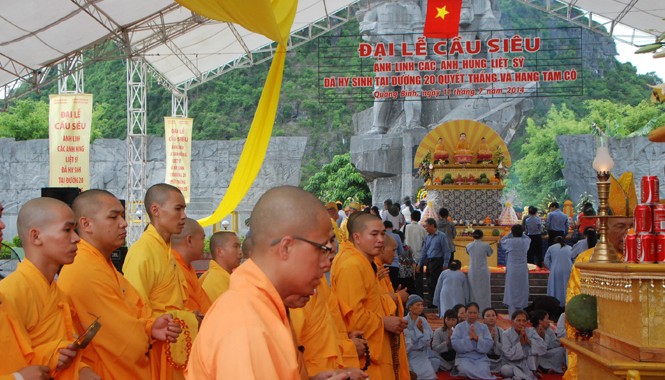 Đại lễ cầu siêu anh hùng liệt sĩ TNXP Đông đảo người dân, Phật tử ở Quảng Bình dự Đại lễ cầu siêu