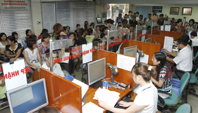 Bị Thủ tướng phê bình, ngành thuế hứa “cách ly” nhũng nhiễu Hạn chế việc cán bộ thuế thường xuyên tiếp xúc doanh nghiệp, đẩy mạnh giao dịch qua mạng sẽ hạn chế tình trạng “ăn vặt” của cán bộ thuế. Ảnh: Ngọc Châu