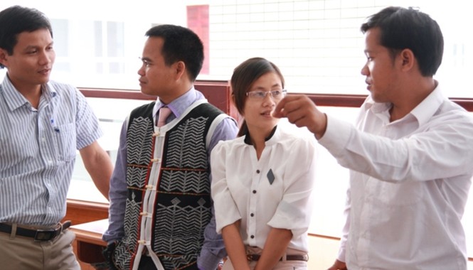 Sức trẻ góp phần đổi thay diện mạo miền núi Các trí thức trẻ trao đổi kinh nghiệm bên lề diễn đàn