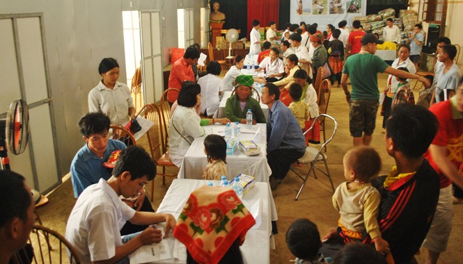 Khám, chữa bệnh miễn phí cho dân vùng cao Khám, chữa bệnh miễn phí cho dân vùng cao