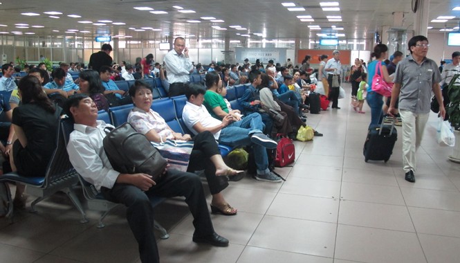 'Soi' sân bay: Cục hàng không lắc đầu vì bất cập Mỗi lần chậm, hủy chuyến cả hãng bay và hành khách đều mệt mỏi. Ảnh: SL