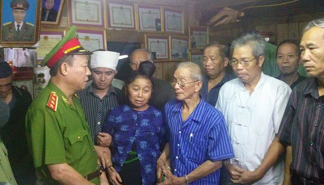 Sinh tử dưới làn đạn của 25 tên tội phạm ma tuý Thứ trưởng Bộ Công an chia buồn, động viên gia đình đại úy Lường Phát Chiêm