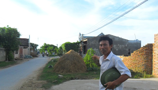 Nộp tiền mua đất 10 năm, chưa được cấp sổ đỏ Ông Đỗ Văn Cảo đã nộp tiền mua mảnh đất gần 10 năm nay, nhưng vẫn chưa có sổ đỏ. Ảnh: Phạm Nhài
