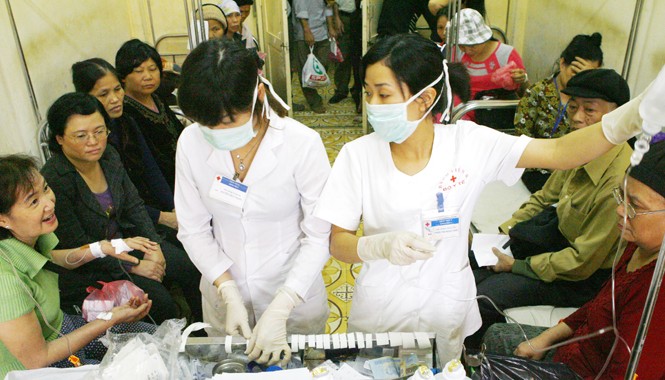 Giảm tối đa thời gian bệnh nhân chờ đợi Việc cải tiến quy trình khám bệnh tại các BV đã giảm được thời gian bệnh nhân chờ đợi. Ảnh: Hồng Vĩnh