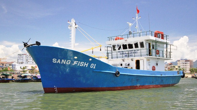 Tàu thép tiết kiệm gần một nửa chi phí nhiên liệu chuyến biển Tàu vỏ thép Sang Fish 01 tiết kiệm gần một nửa số nhiên liệu so với tàu vỏ gỗ sau chuyến biển thực nghiệm đầu tiên. Ảnh: Nguyễn Huy