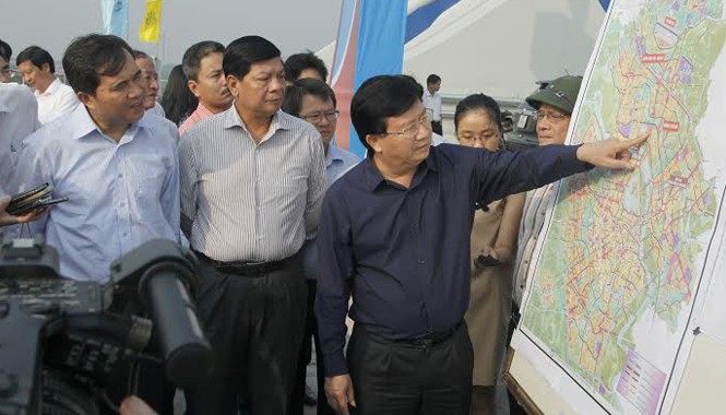 Công trình thật an toàn mới đưa vào sử dụng Bộ trưởng Xây dựng và lãnh đạo TP Hà Nội kiểm tra tại hiện trường cầu Nhật Tân