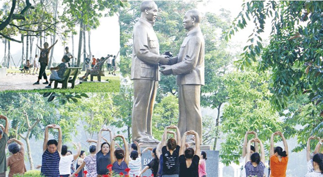 Những người giữ gìn “lá phổi xanh” giữa lòng Thủ đô Công viên Thống Nhất là điểm vui chơi thu hút khách lớn nhất Thủ đô. Ảnh: Như Ý