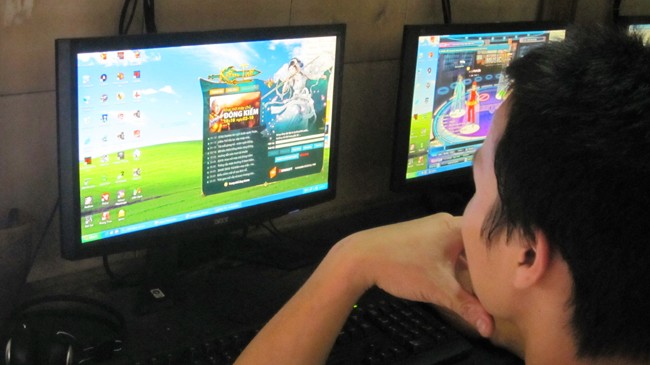 Trầm cảm, tự tử vì nghiện game Nghiện game dễ dẫn tới cáu gắt, thích bạo lực, dễ bị kích động. Ảnh minh họa: Như Ý