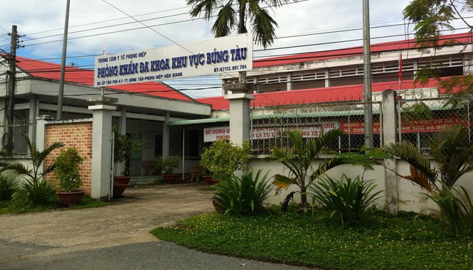 Những số phận bên lề - bài cuối: Uất này biết tỏ cùng ai? Phòng khám Đa khoa khu vực Búng Tàu cất trên đất đã cấp cho bà Bông