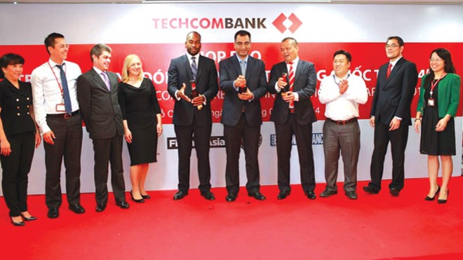 Techcombank đón đầu công nghệ Ngày 9/9/2014, tại tp Hồ Chí Minh, Techcombank vinh dự nhận 10 giải thưởng quốc tế uy tín