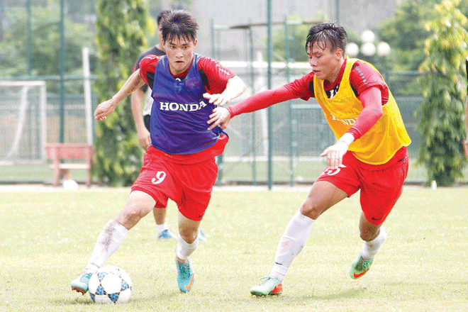 Vẫn rối chuyện bản quyền truyền hình AFF Suzuki Cup 2014 Người hâm mộ có thể phải tới tận sân Mỹ Đình để xem Công Vinh và đồng đội thi đấu, nếu VTV không đàm phán được mức giá bản quyền truyền hình hợp lý. Ảnh: VSI