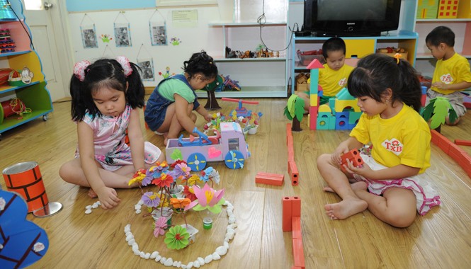 Lợi ích giáo dục sớm cho trẻ dưới 3 tuổi Giáo dục sớm sẽ kích thích não bộ, phát triển tư duy của trẻ
