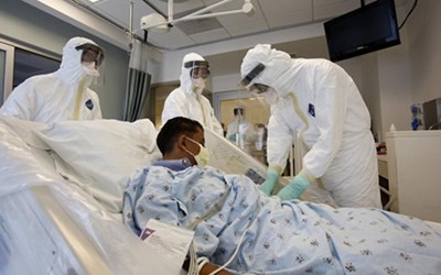 Hơn 10.000 người nhiễm Ebola Điều trị cho bệnh nhân nhiễm Ebola