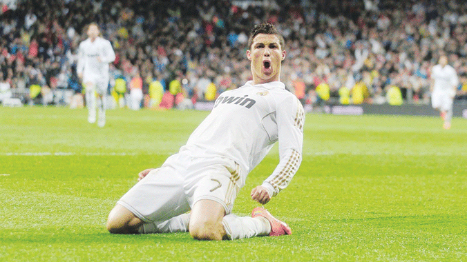 Ronaldo 'trù ẻo' Man United Ronaldo vừa tỏa sáng trong trận thắng Barcelona 3-1. Ảnh: Amagico.com