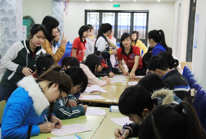 Hàng trăm sinh viên hiến máu tại Nam Định Rất nhiều sinh viên đến đăng ký hiến máu tình nguyện