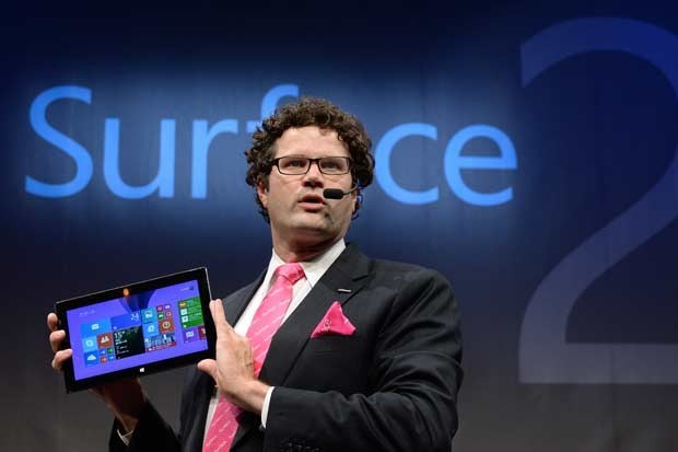 Microsoft nuôi tham vọng thách thức Apple, Google trên thị trường tab Surface 2 là máy tính bảng thứ 2 do chính Microsoft sản xuất chạy trên hệ điều hành Windows 8.