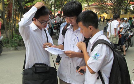 Bỏ thi môn Ngoại ngữ, phụ huynh “choáng” Nhiều khả năng Ngoại ngữ trở thành môn thi lựa chọn hoặc môn thi cộng điểm tại kỳ thi tốt nghiệp THPT năm 2014. Ảnh: Q.Anh (Gia đình và Xã hội)