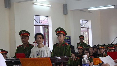 Bị đánh đập, vợ thuê giang hồ “xử” chồng cũ Bị cáo Phạm Hữu Tuấn tại phiên xét xử