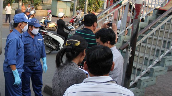 Người đàn ông chết bất thường trước Bệnh viện Ung Bướu Hiện trường vụ việc.